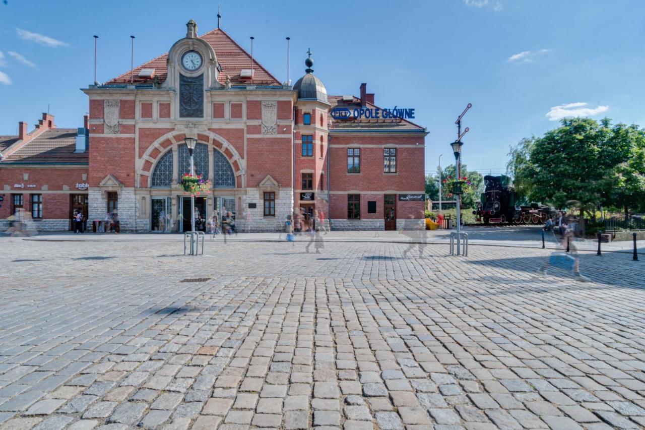 Hostel Opole Glowne Buitenkant foto